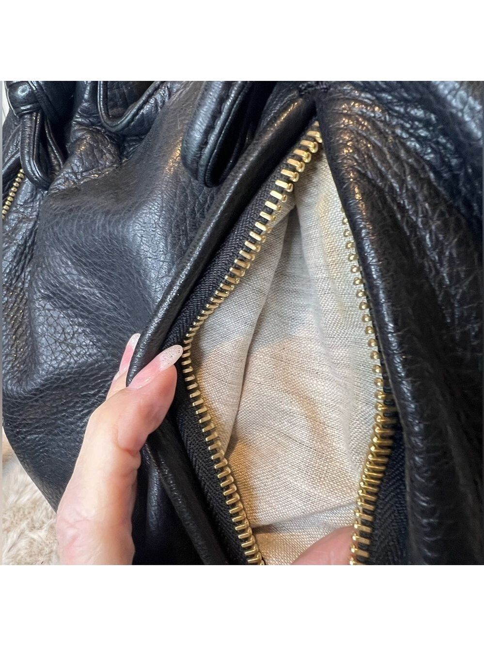 MICHAEL KORS BLACK ROSLYN LEATHER
SHOULDER BAG “THE ROSLYN” - Picture 11 of 15
